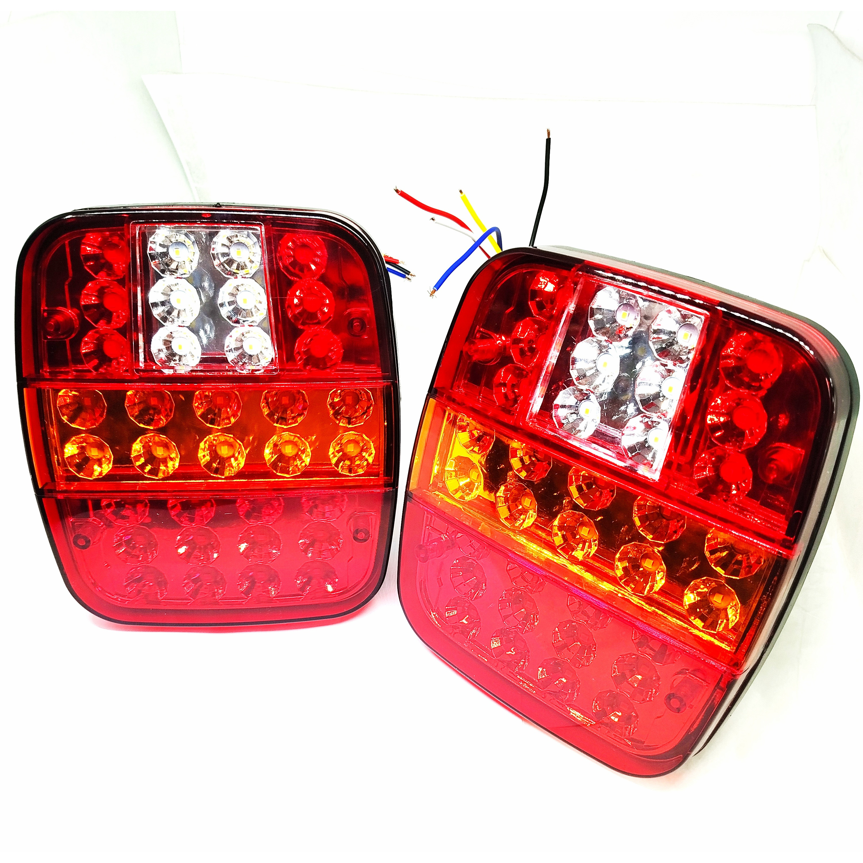 LANTERNA TRASEIRA QUADRADA LED TIPO CARGO MARMITÃO JEEP TROLLER UNIVERSAL - PAR 2 PEÇAS